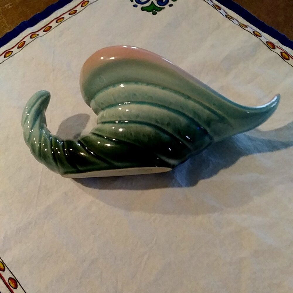 Vintage Regal Hull Pottery cornucopia vase/planter